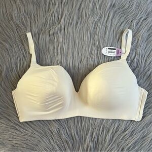 Secret Treasures Bra‎ Womens Size 36DD White Wireless Thin Padding Back Closure